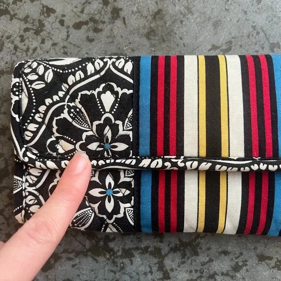 Vintage Barcelona Vera Bradley Trifold Magnetic Wallet - Picture 4 of 7